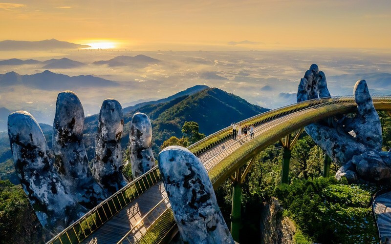 Cầu Vàng đẹp như mơ giữa mây trời non nước Đà Nẵng Cầu Vàng đẹp như mơ giữa mây trời non nước Đà Nẵng
